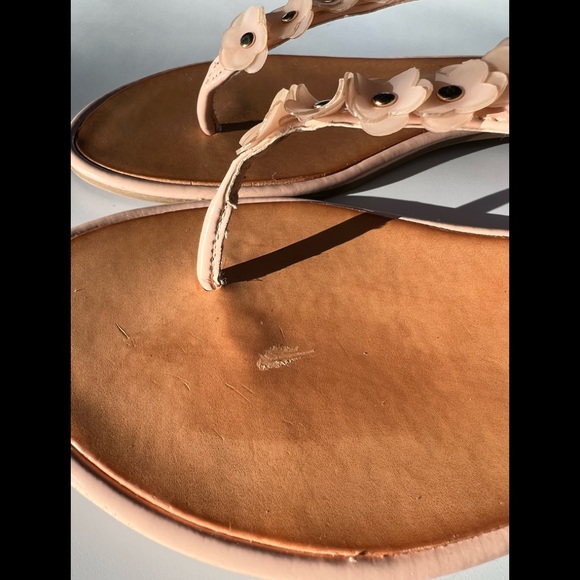 Chinese Laundry Garden 8.5 M Blush/Soft Pink Floral Open Gold-Stud Thong Sandals - Picture 4 of 8